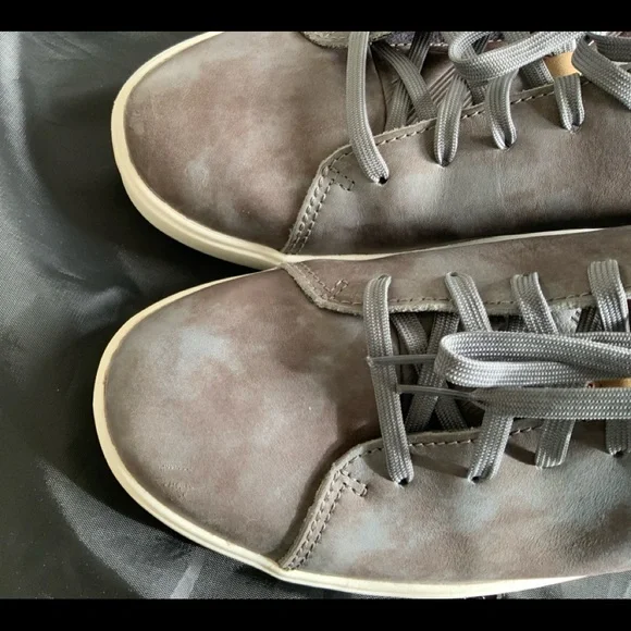 olukai laeahi-li-ili-mens leather-sneakers in charcoal gray - Picture 6 of 8